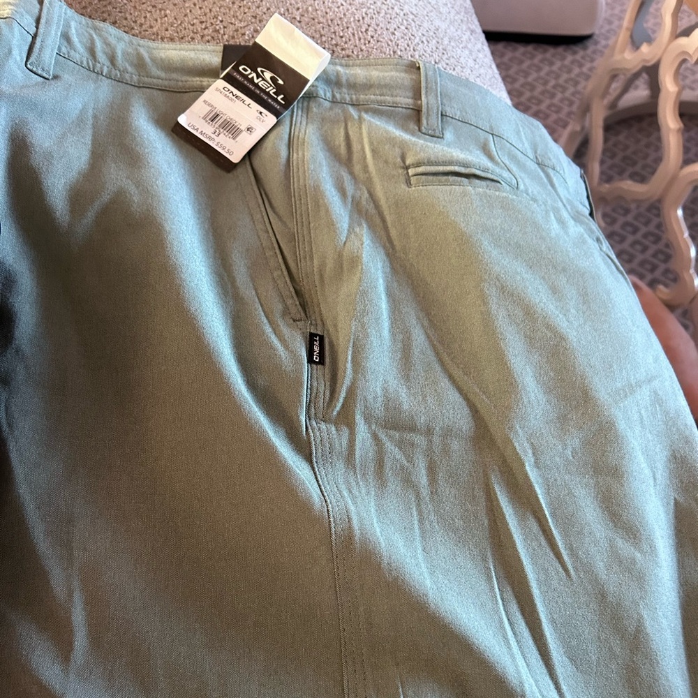 never been wore Men’s O’neill relaxed fit below the knees Olive green shorts